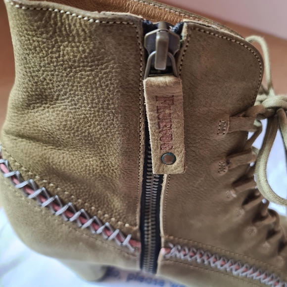 JOHN FLUEVOG Writes Angelou Bootie size 11. - Picture 5 of 10